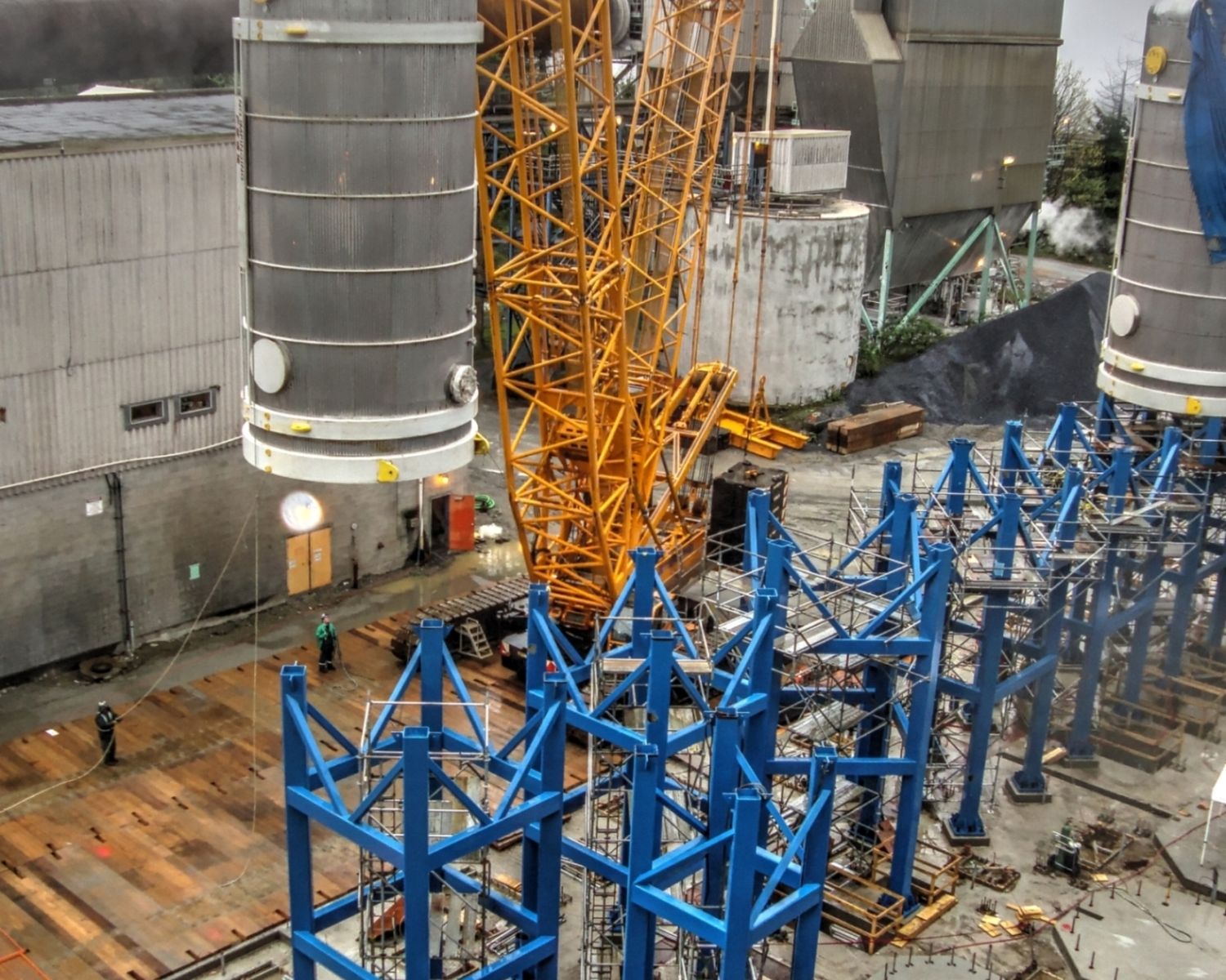 Reactor vessel lifted over new support steel